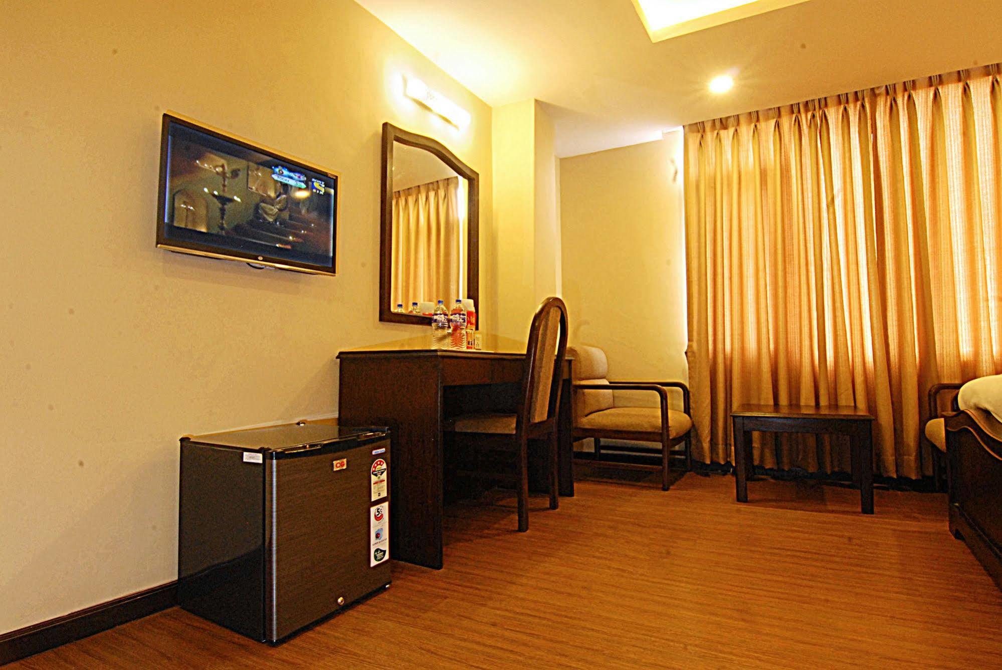 Kathmandu Grand Hotel Екстериор снимка