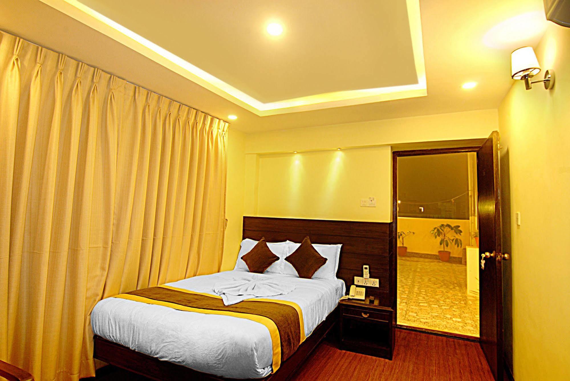 Kathmandu Grand Hotel Екстериор снимка